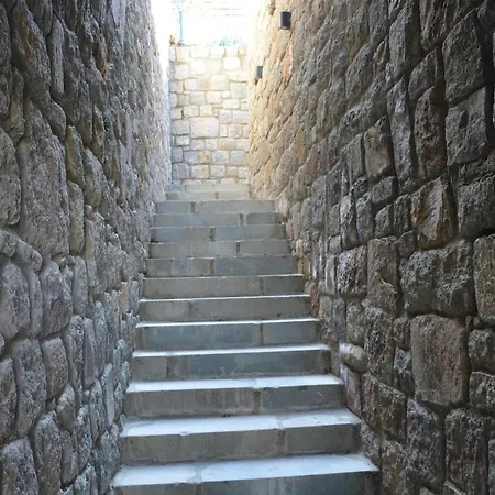 빌라 Oezel Havuzlu Tas