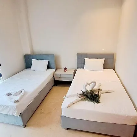 Villa Oezel Havuzlu Tas