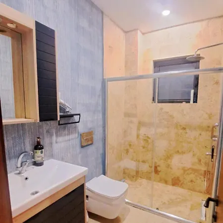 Villa Oezel Havuzlu Tas *
